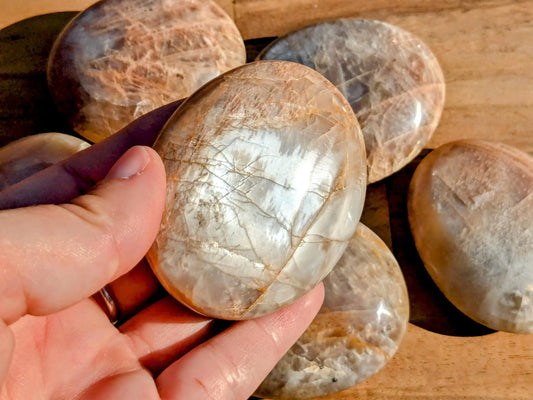 Extreme Flash Peach Moonstone Palm Stones